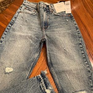 New Abercrombie Mom Jeans size 25 or 0